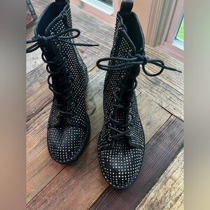 Gianni Bini Rhinestone Boots Woman Size 7.5 (SB1)